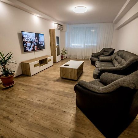 Apartament Sorina Maria Apartment เดวา ภายนอก รูปภาพ