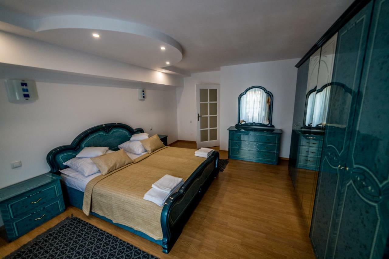Apartament Sorina Maria Apartment เดวา ภายนอก รูปภาพ