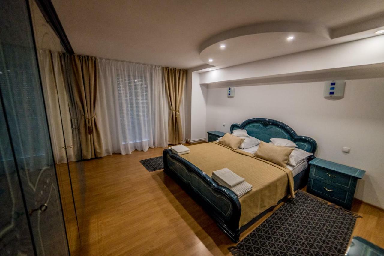 Apartament Sorina Maria Apartment เดวา ภายนอก รูปภาพ