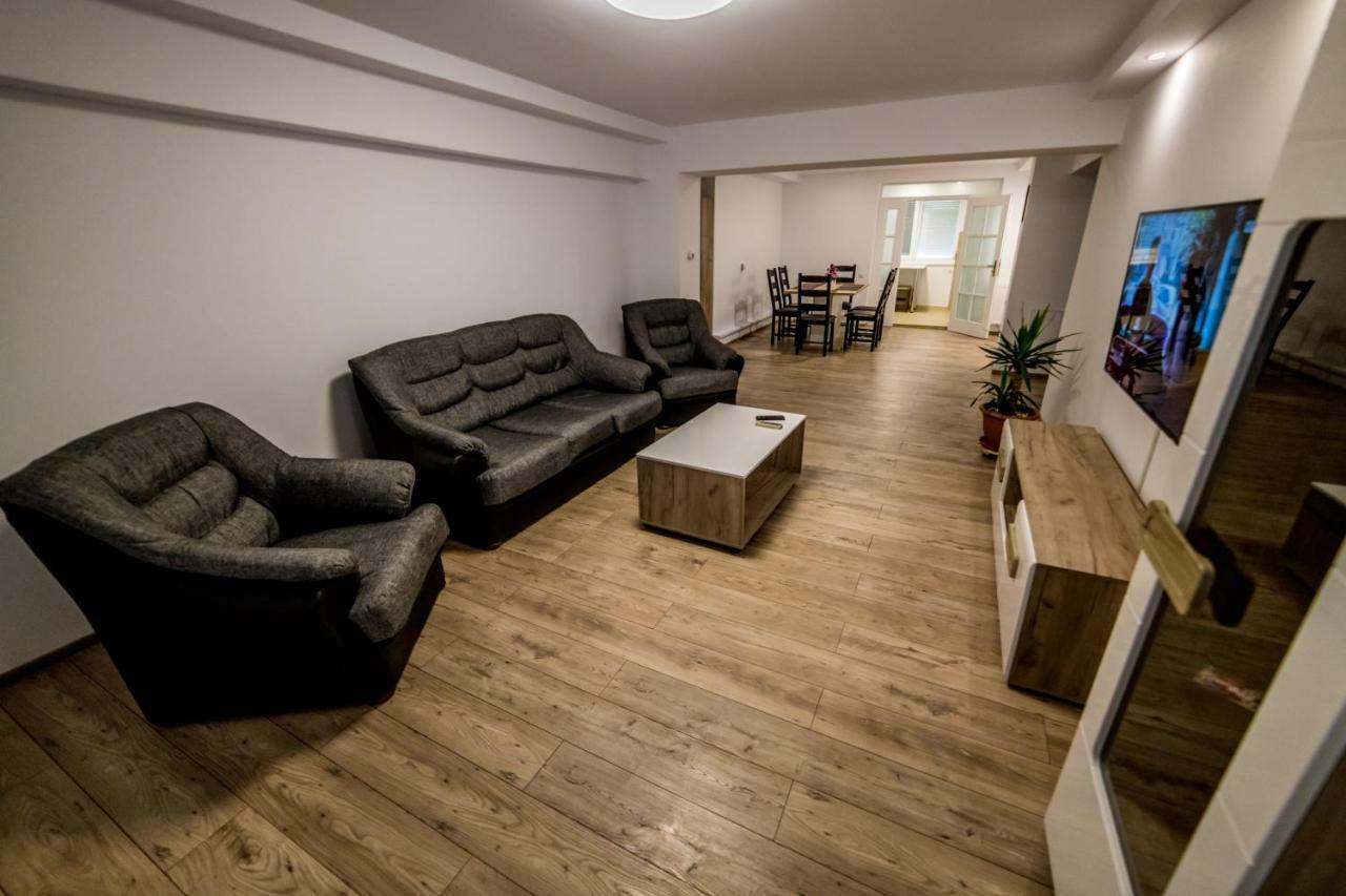 Apartament Sorina Maria Apartment เดวา ภายนอก รูปภาพ