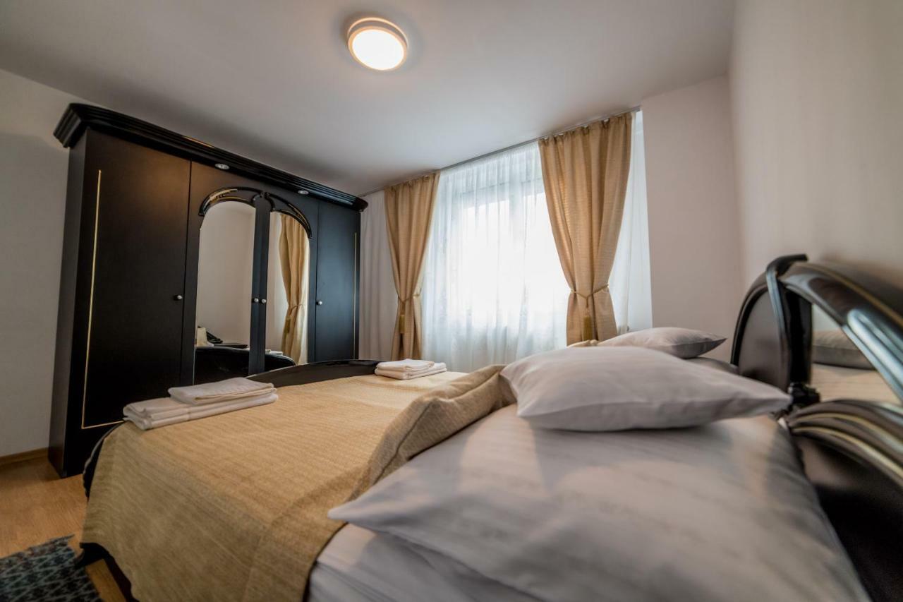 Apartament Sorina Maria Apartment เดวา ภายนอก รูปภาพ