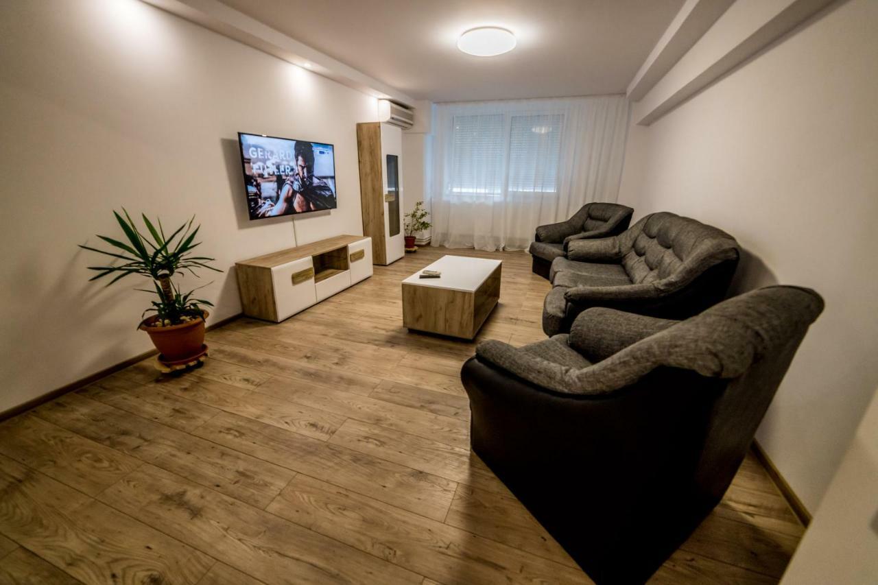 Apartament Sorina Maria Apartment เดวา ภายนอก รูปภาพ