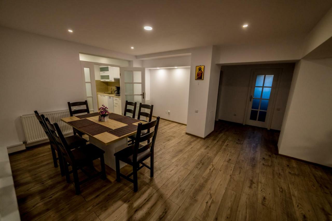 Apartament Sorina Maria Apartment เดวา ภายนอก รูปภาพ